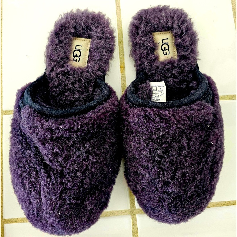 Ugg slippers size 6